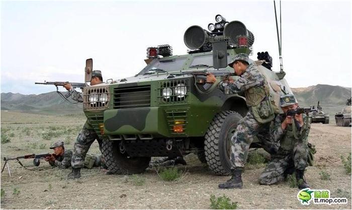 wheeled armored broadcasting vehicle which has equipped with troops