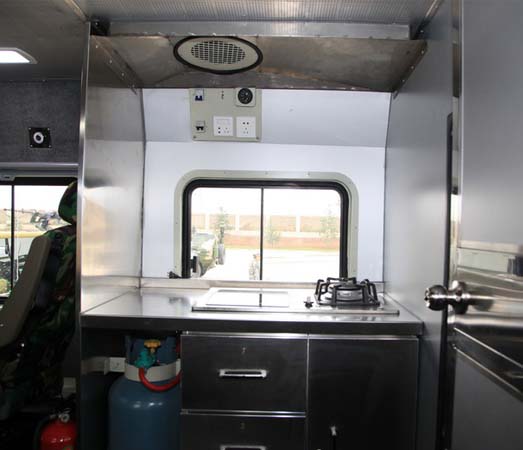 Vehicle-mounted kitchen Vehicle-mounted kitchen
